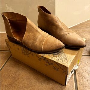 Free People Royale Flat in Brown size 38